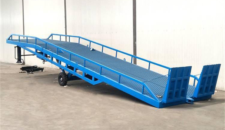 移動(dòng)式液壓登車(chē)橋